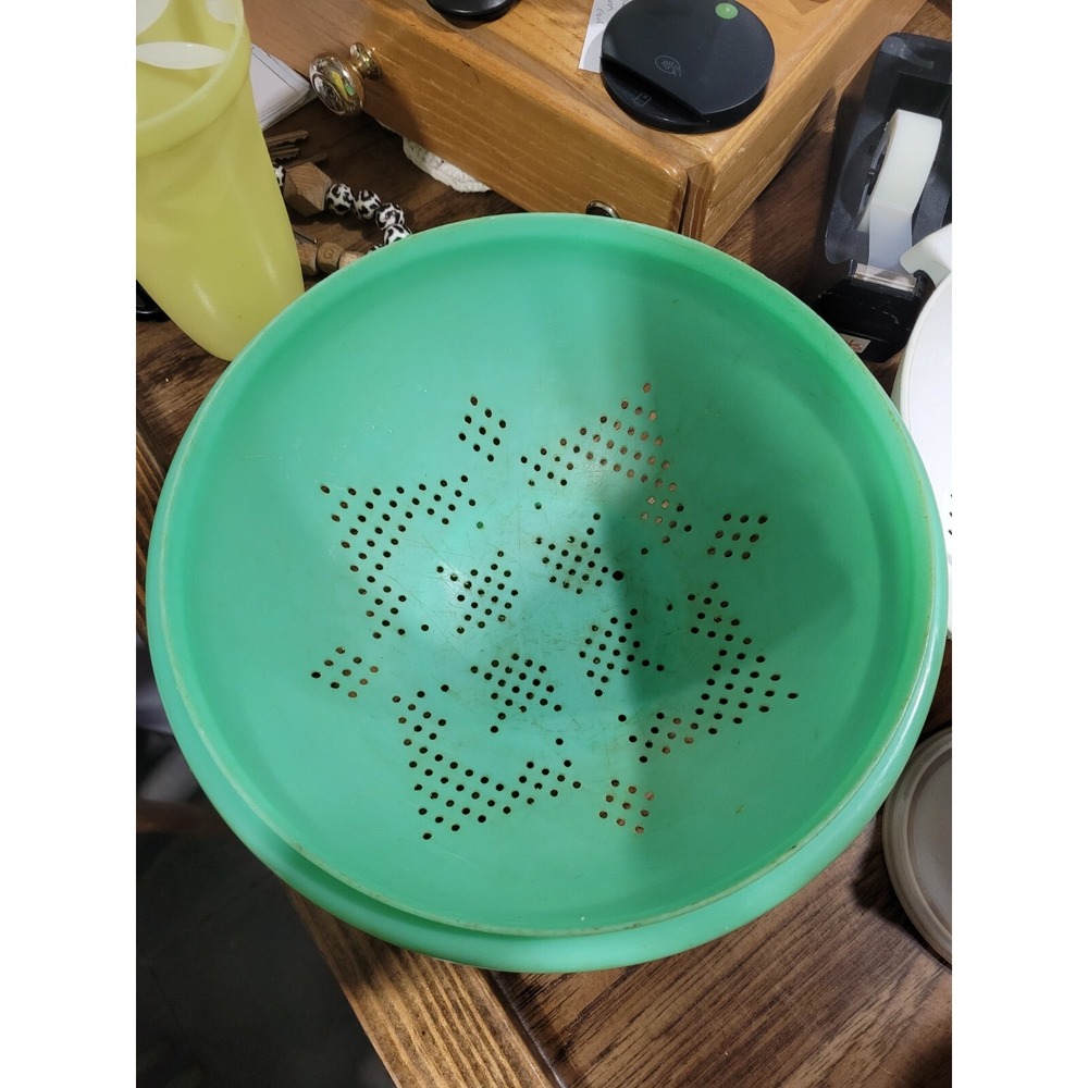 Vintage Tupperware Jadeite Green Colander Strainer Bowl #339-2 Star Pattern 10"